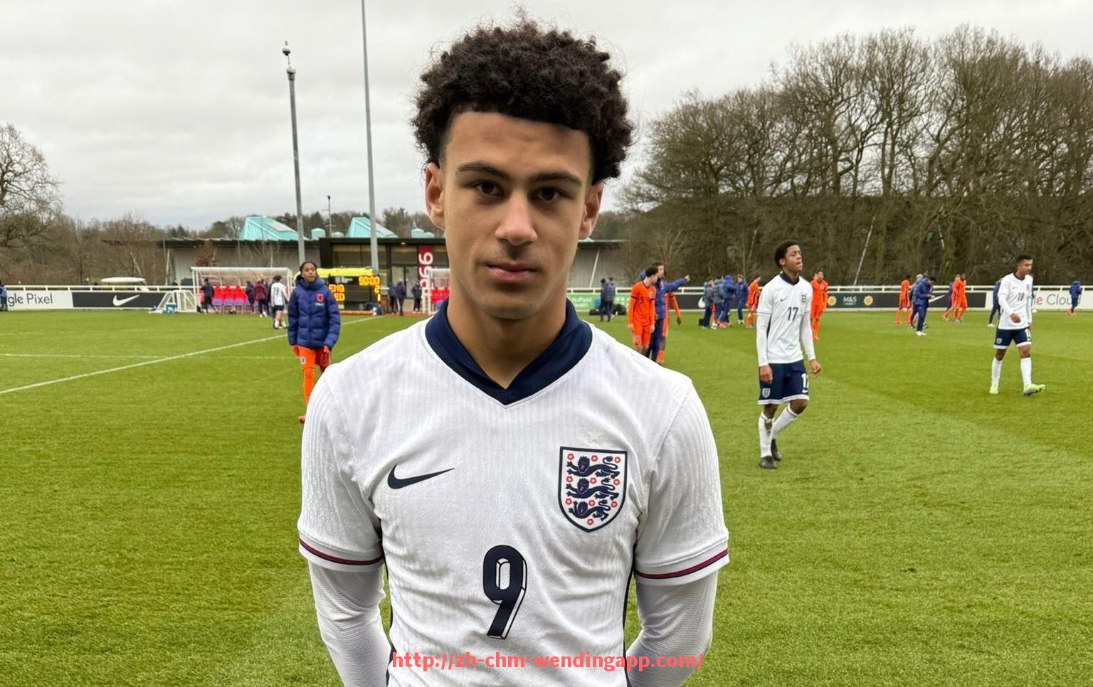 问鼎娱乐官网-法甲转会市场动态追踪:中场核心与锋线补强的博弈